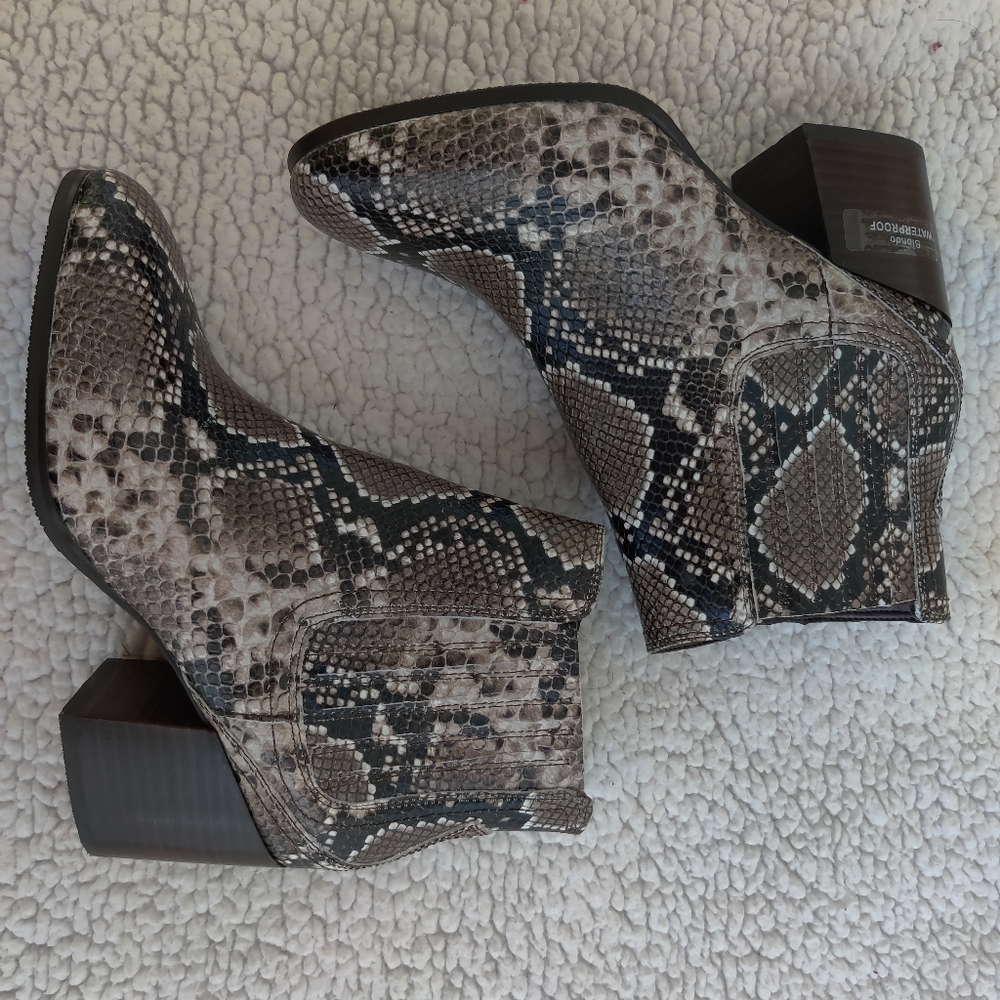 Blondo Snake Print Ankle Boots, size 8.5